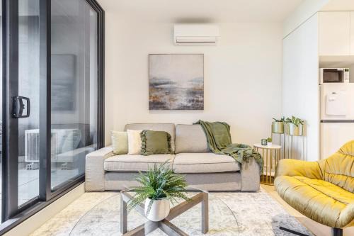 South Melbourne Apartment | Alluring Oasis in the Heart of South Melbourne