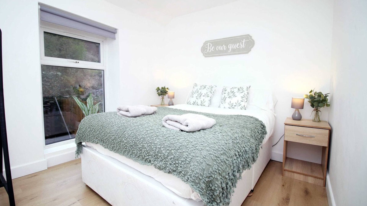 Pentre House | Alma Cottage Rhondda Valley by StayStaycations