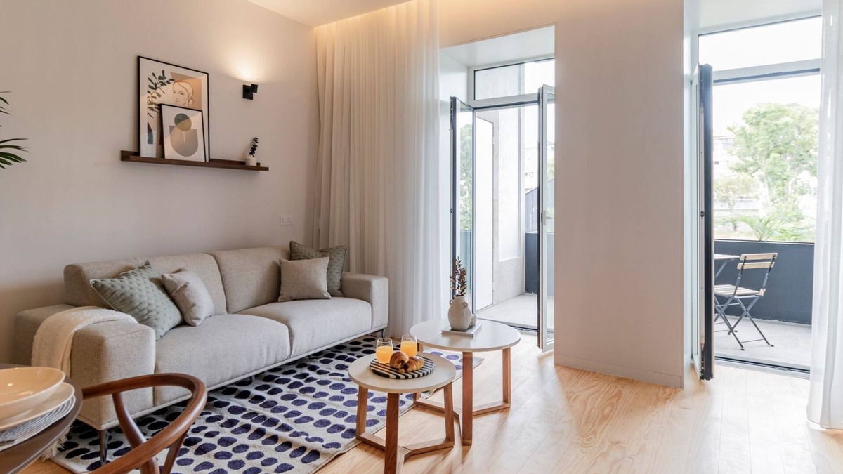 Centro / Baixa Apartment | Almada 551 - 2.2 l Sleek Serenity by LovelyStay