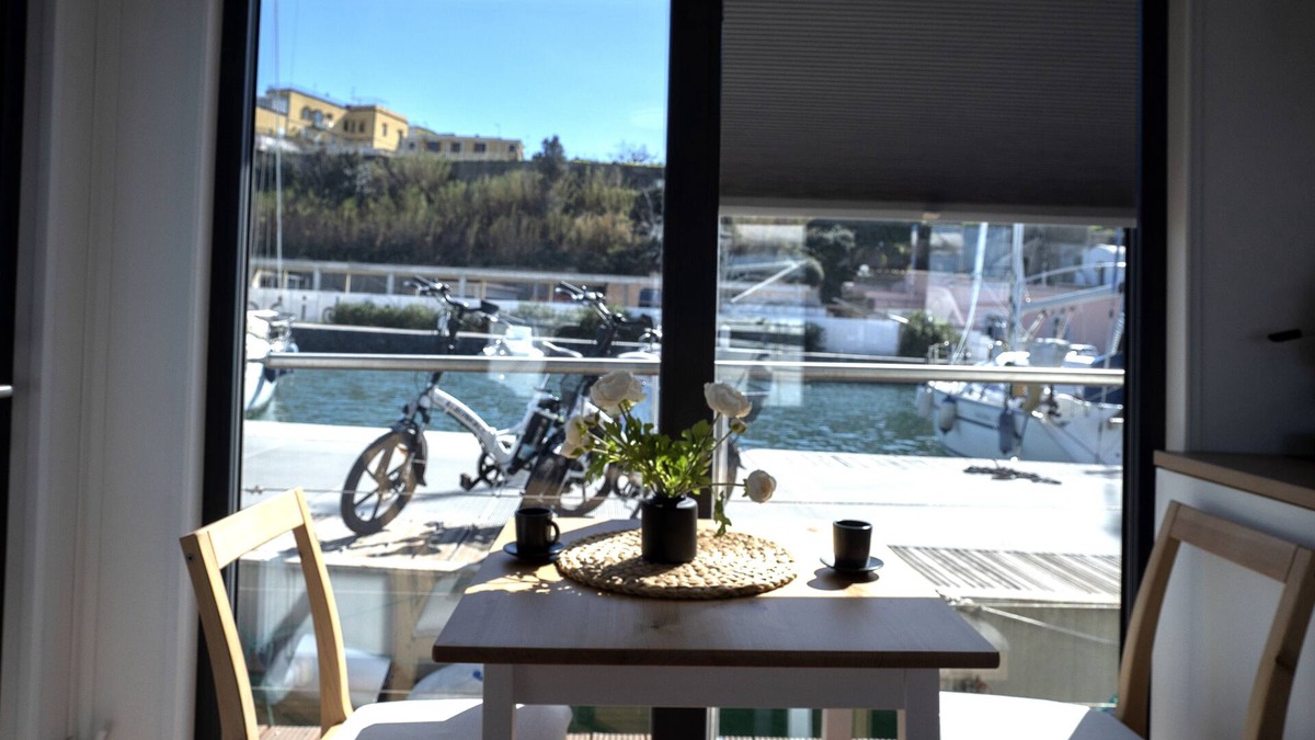 Procida Boat Rental | Almalo Floating House Case galleggianti