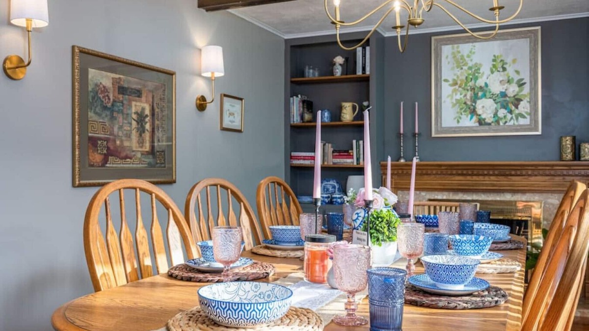 Jenison House | Almar · English Charm, 4beds, 3bath, Host 8+king and Queen