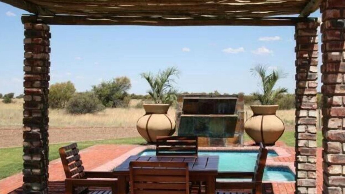 Lekwa-Teemane Cabin | Almar Exclusive Game Ranch