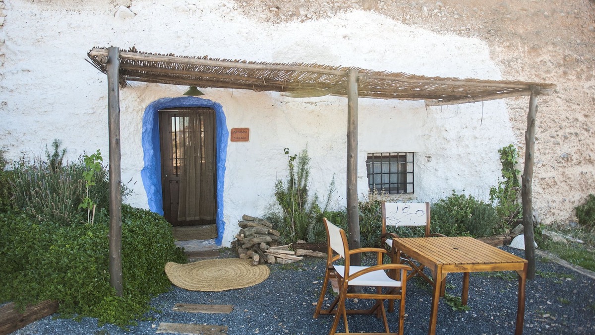 Los Balcones Cottage | Almendro Cave in Balcones de Piedad Complex, Guadix. Pomegranate. For 4 people.