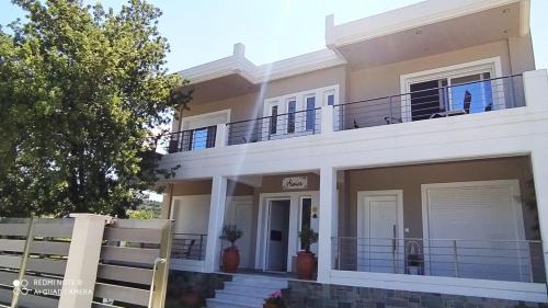 Steni Dirfyos Apartment | Almira Ghouse
