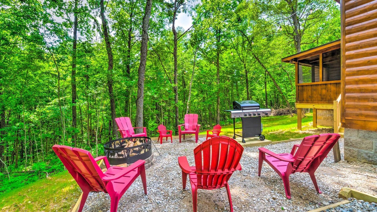 Lindseyville Cabin | 'Almost Heaven Too' 50-Acre Escape w/Pond!