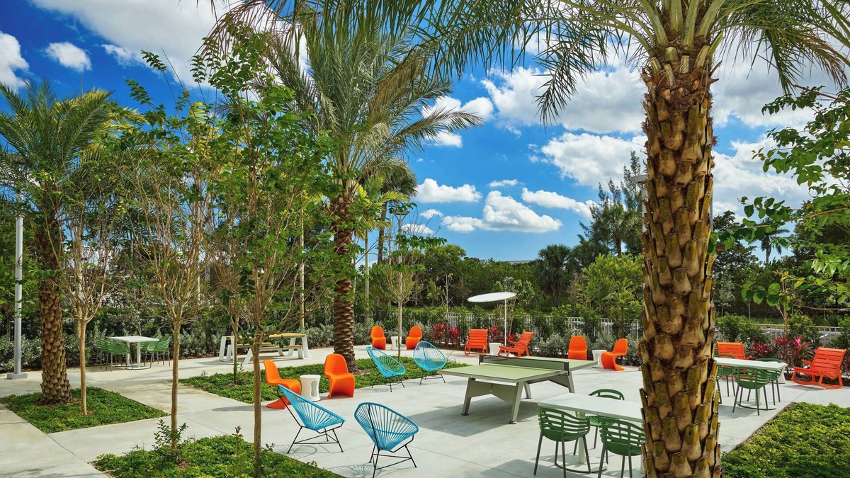 Ludlam Hotel | Aloft Miami Airport