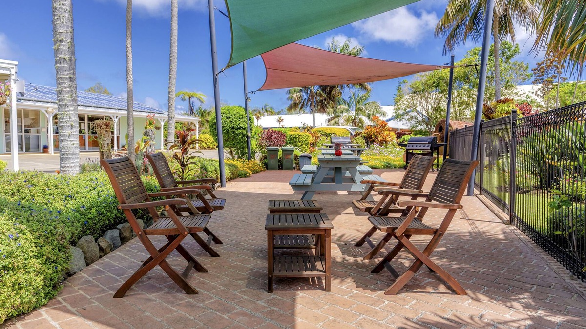 Burnt Pine Apartment | Aloha Apartments