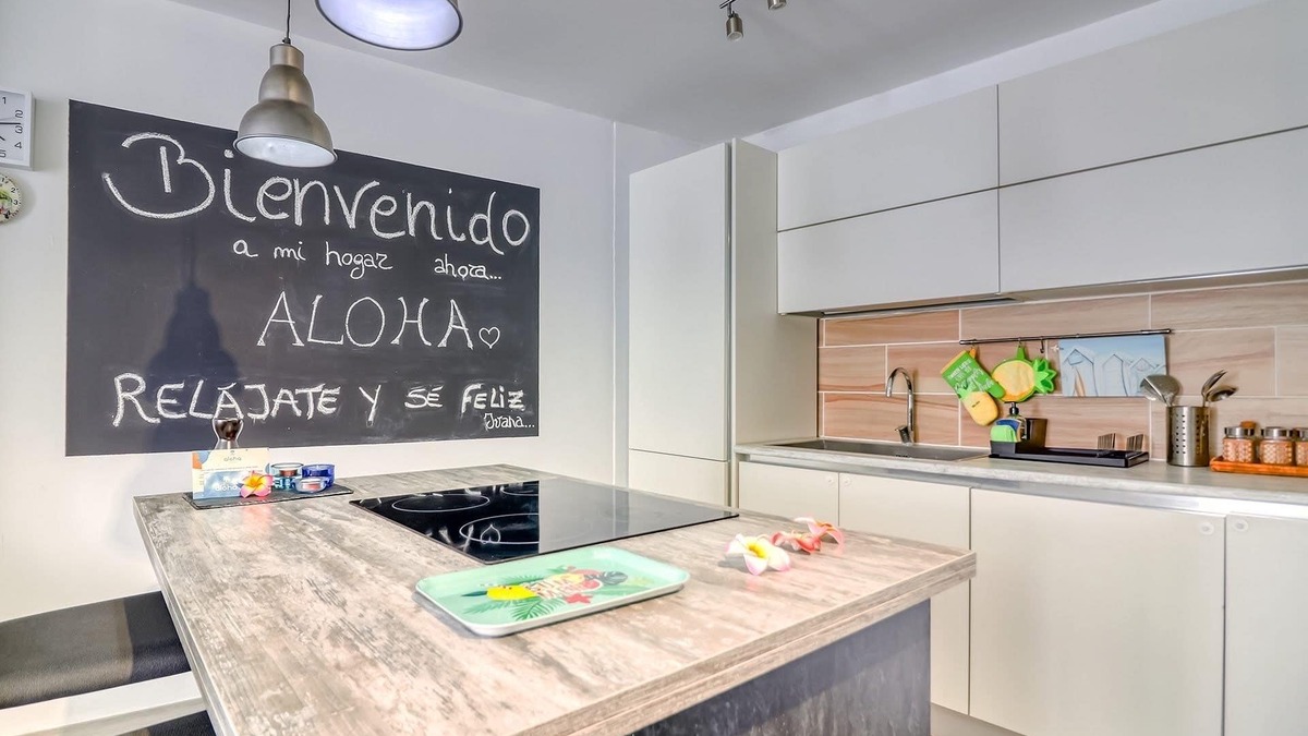 Los Abrigos Apartment | Aloha Home