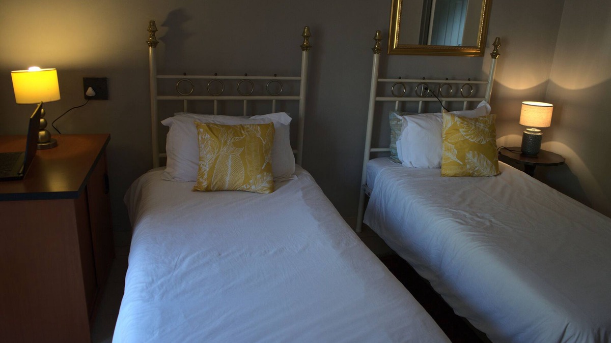 Waterkloof Glen Bed & Breakfast | Aloha Lodge spacious bedroom, sleeps 2, with its own entrance and a garden view
