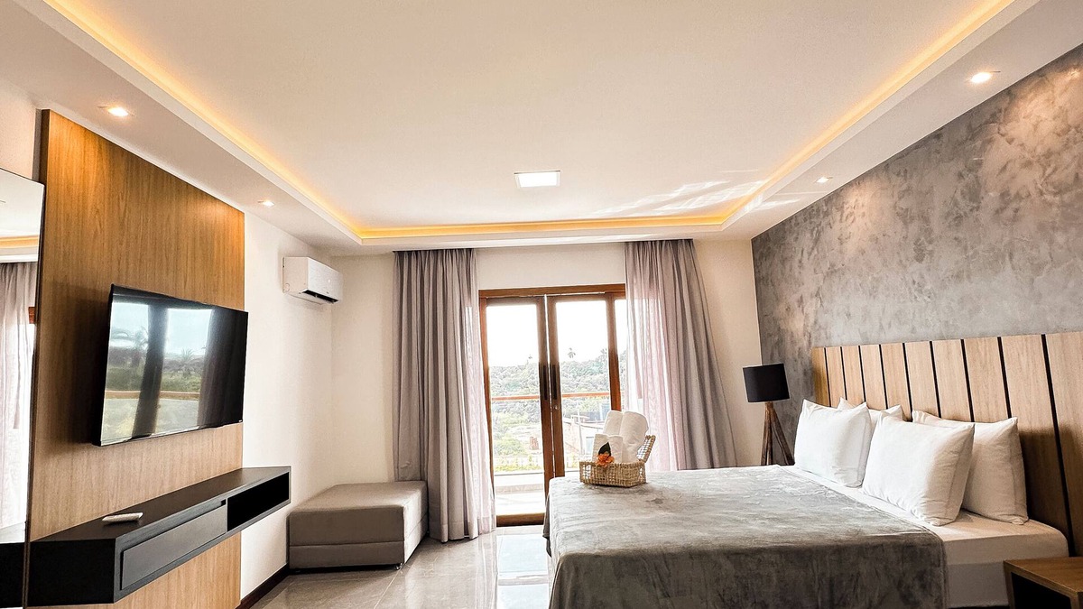 Caicara Hotel | Aloha Palace