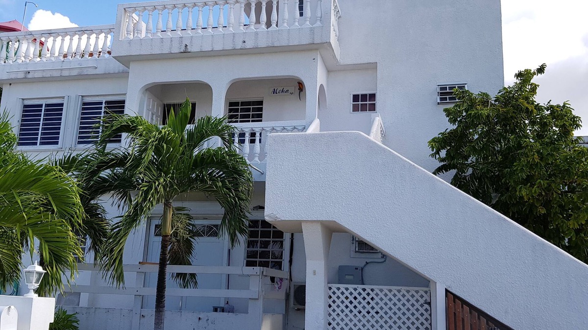 Maho Apartment | Aloha Penthouse apartment in the heart of the Maho entertainment area.