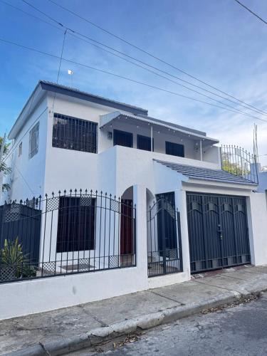 Monte Cristi House | Alojamiento el Reloj completo