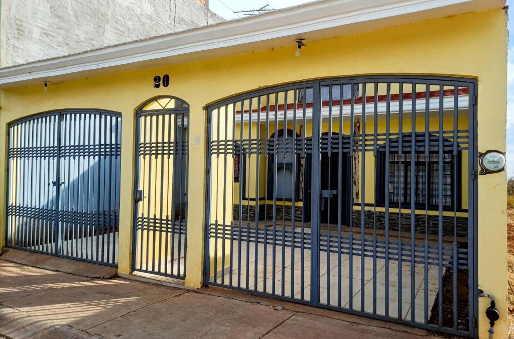 Arandas House | Alojamiento Familiar Varo
