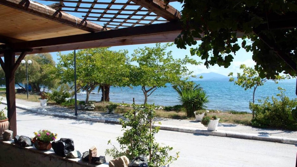 Nea Anchialos House | Alonaki Seafront Cottage