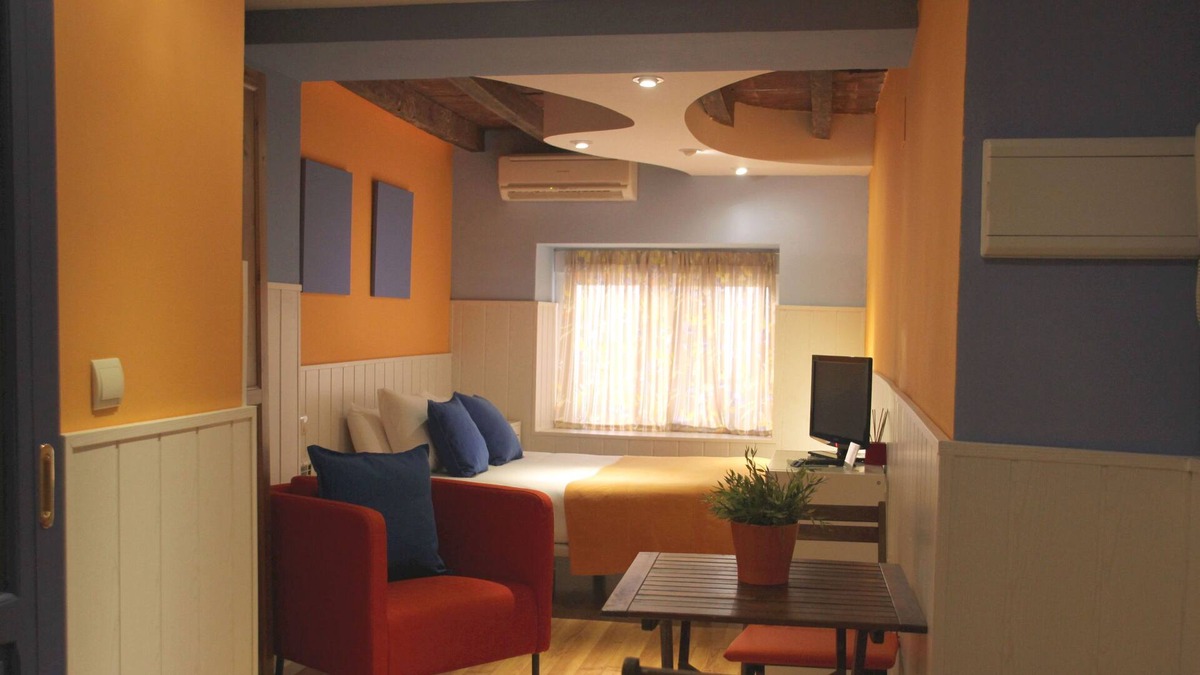Valdepenas Apartment | Aloque Posada, charming accommodation in Valdepeñas, very central.