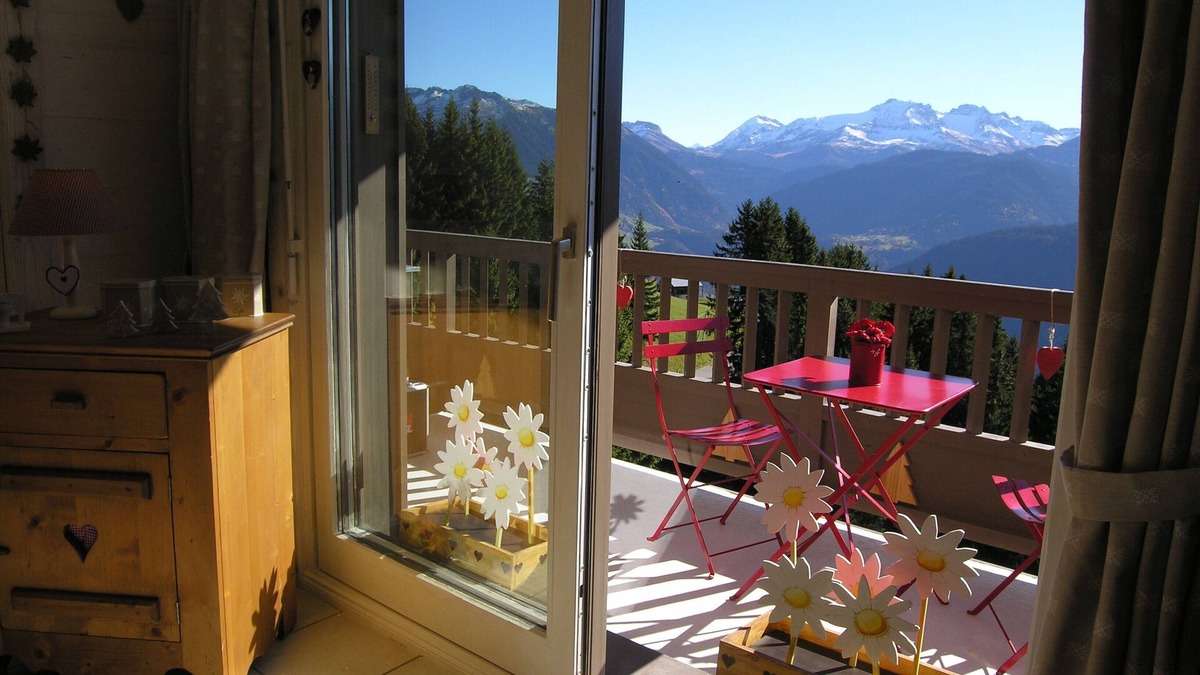 Bisanne 1500 Apartment | Alpages de Bisanne, Luxuary apartment with magnificient view of the surrounding mountains, heated indoor swimming-pool.