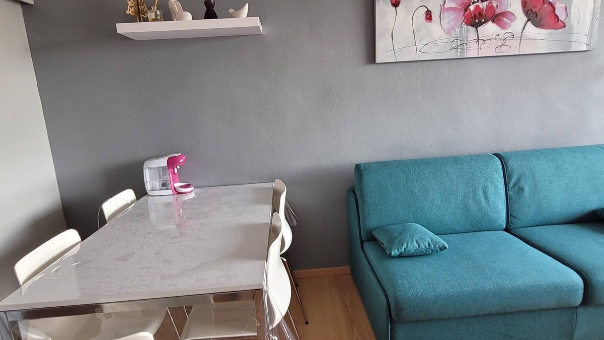 Cognet Apartment | Alpe d'Huez, cosy, south-facing studio with view, at the foot of the slopes