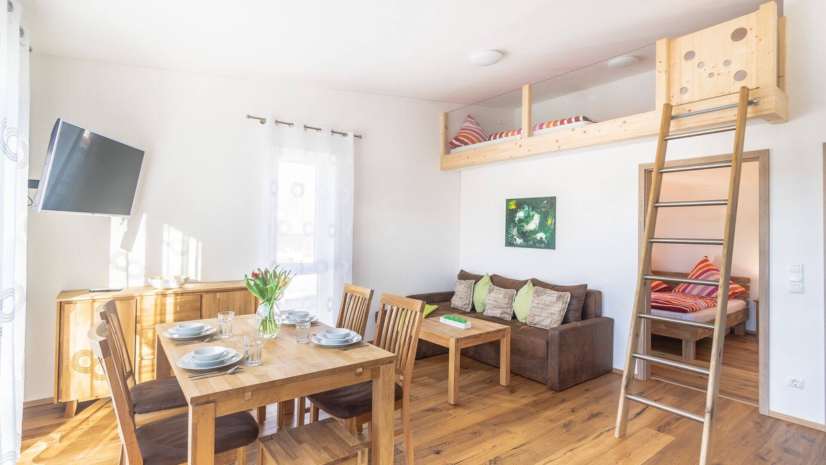 Memmingen Apartment | Alpen-Hostel - Apartment Abendsonne Buxacher Straße 23 with motorcycle rental