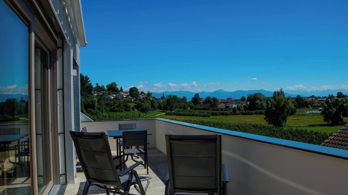 Bodolz Apartment | "Alpenblick 3 - Holiday Apartment" with Mountain View, Wi-Fi & Balcony