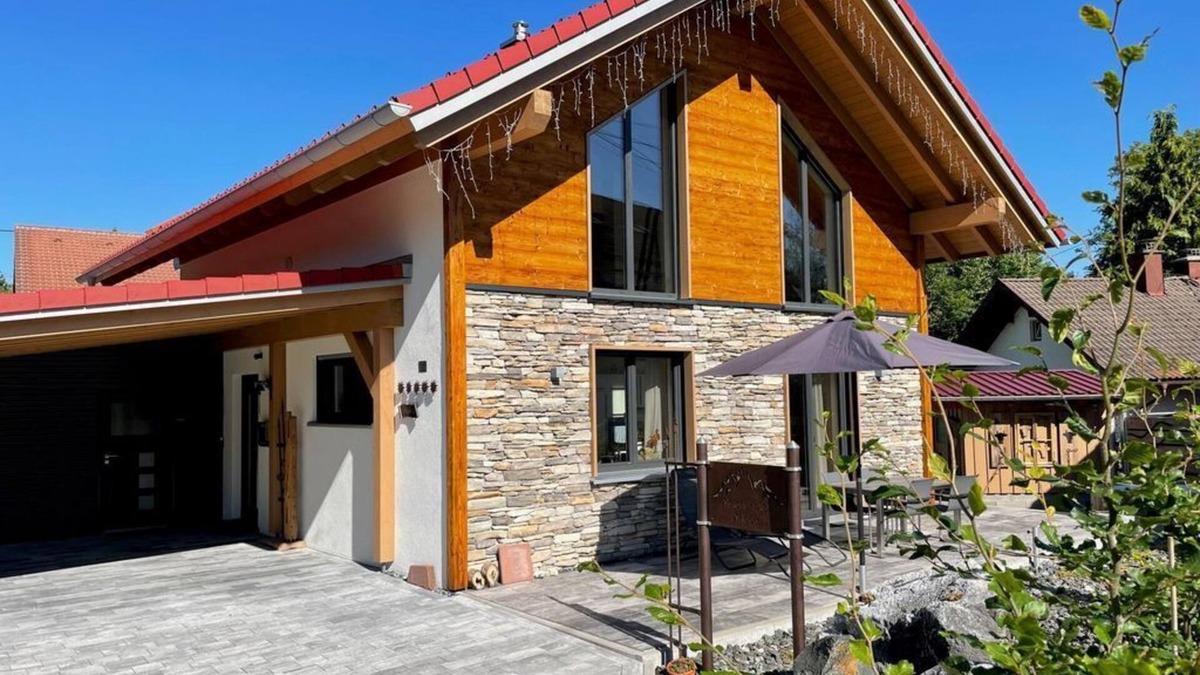 Oberzollhaus House | Alpenchalet Allgäu - vacation home, shower or bath, WC, 2 bedrooms