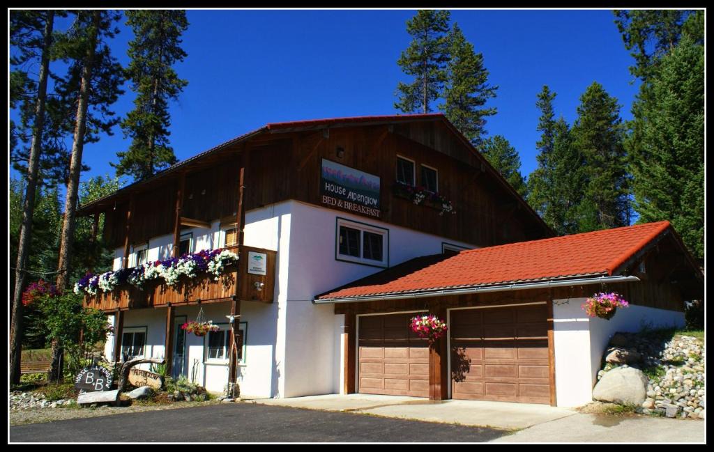 East Kootenay Bed & Breakfast | Alpenglow Bed and Breakfast