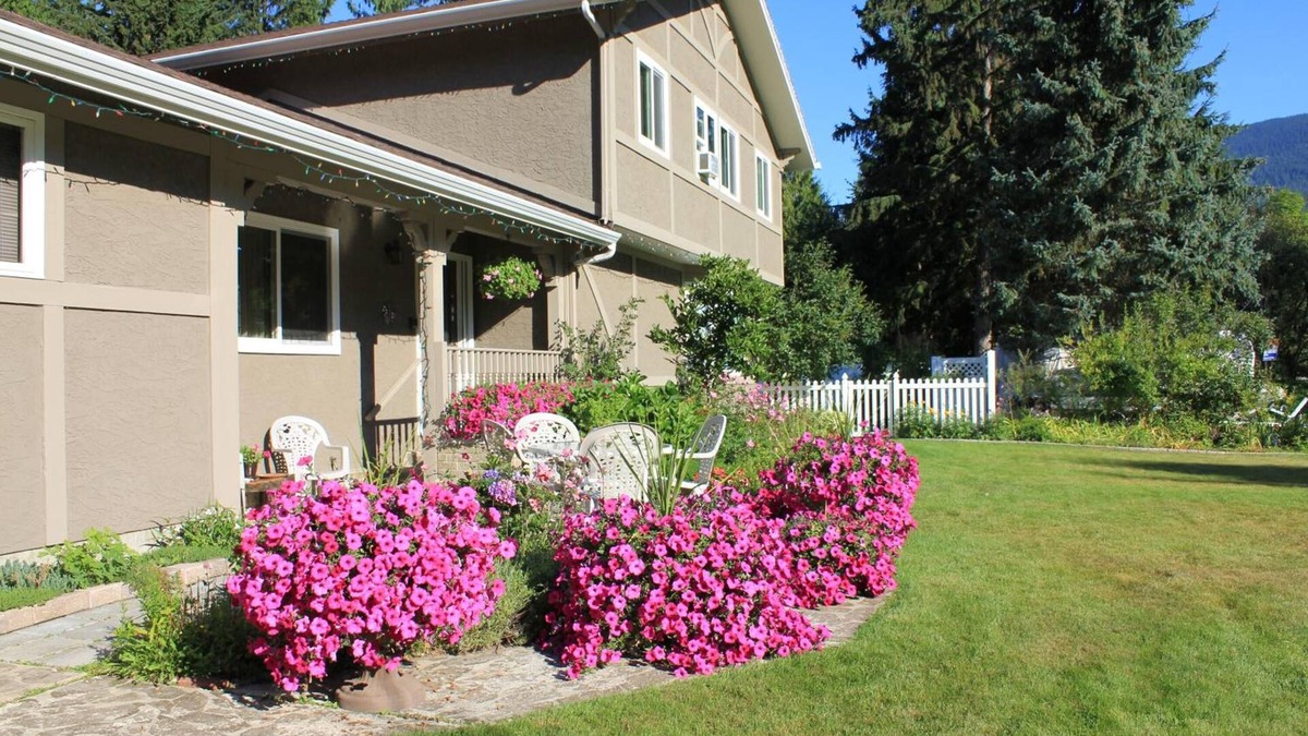 Revelstoke Bed & Breakfast | Alpenrose B&B Revelstoke
