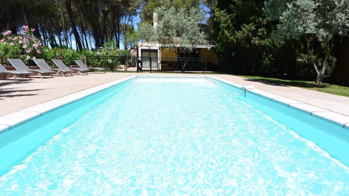 Plan-d'Orgon Villa | Alpilles Luberon Air-conditioned Spa Heated swimming pool Petanque Table soccer