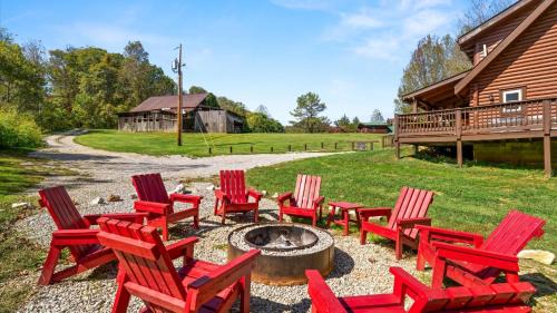 Byrdstown House | Alpine 8 Br Lodge - Hot Tub Fire Pit Ping Pong