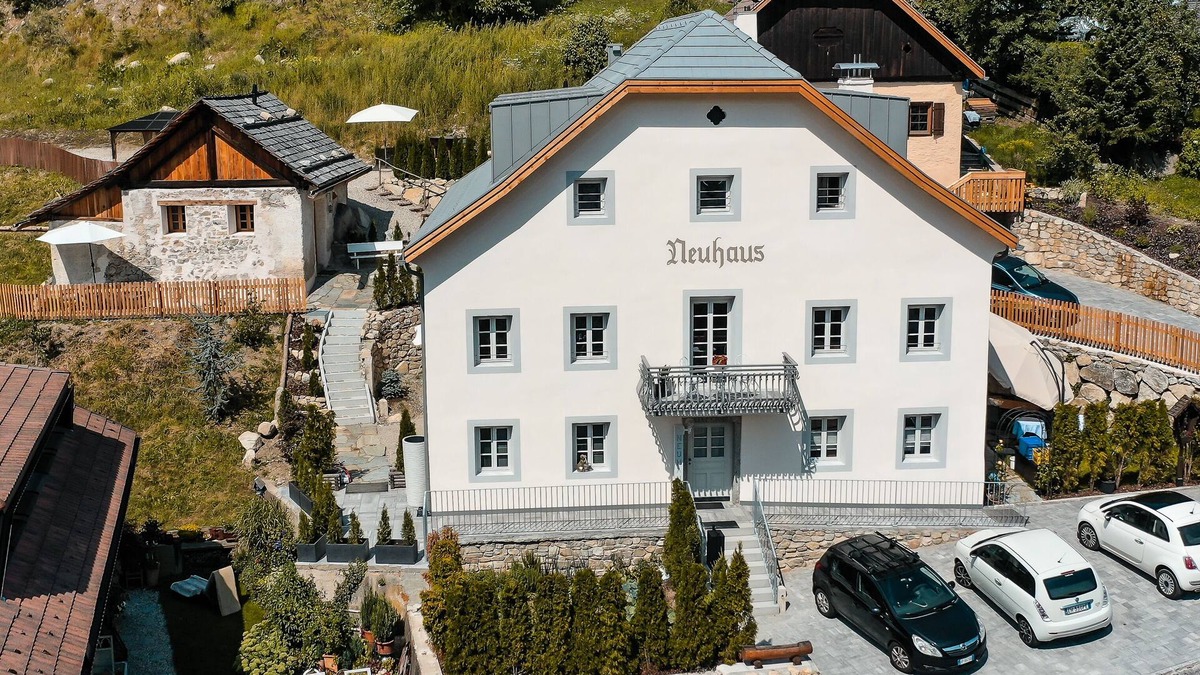 Colli In Pusteria Apartment | Alpine Apartment - with open air jacuzzi & infrared sauna!