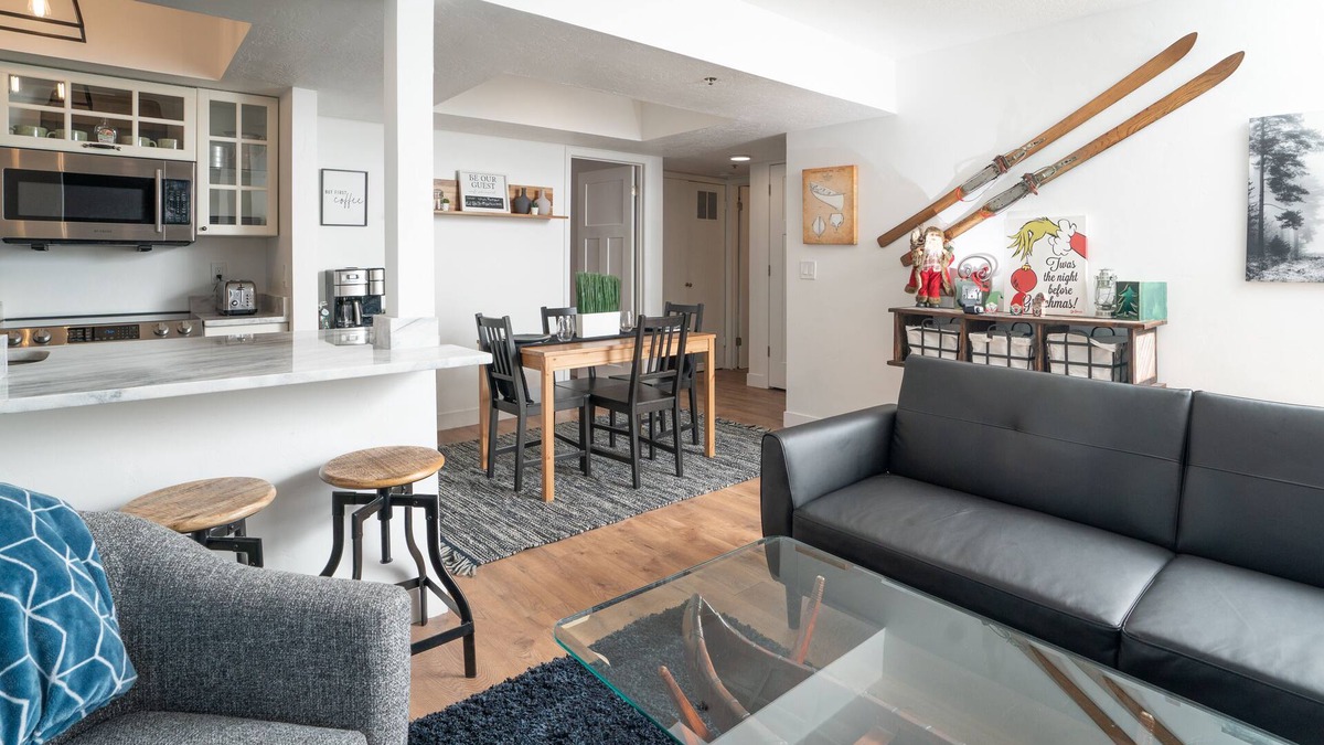 Kimball Junction Condo | Alpine Bliss: 2BD, 2BA Near Park City Ski & Shops