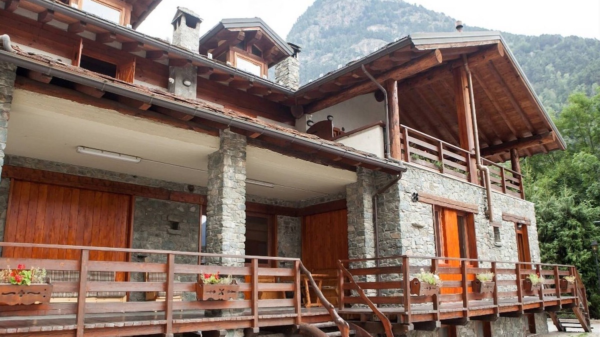Antey-Saint-Andre Apartment | Alpine Bliss: A Cosy Retreat
