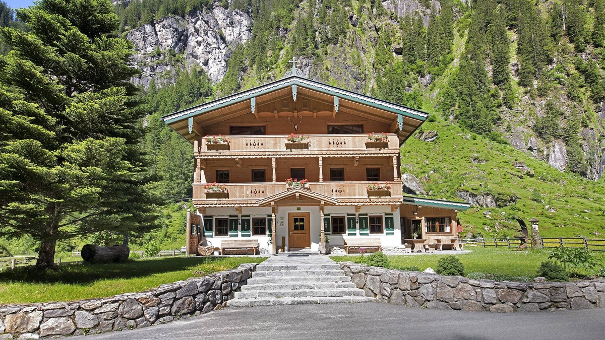 Mayrhofen Ski Chalet | Alpine Chalet Lacknerbrunn up to 21 persons with Mountain View