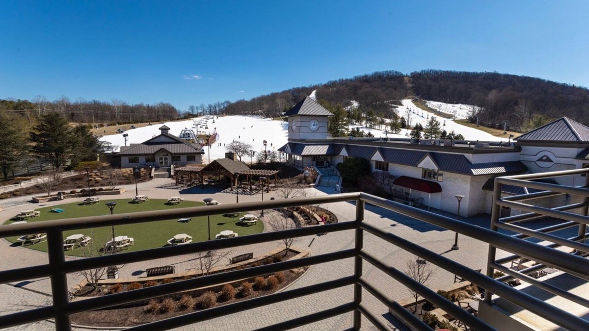 Fairfield Cabin | Alpine Dbl Mountain View | Balcony + Ski Access