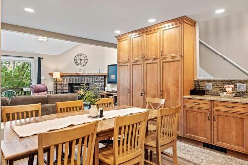 Village at Camelback House | Alpine Escape by AvantStay On Camelback Mountain Near WaterparkAttractions