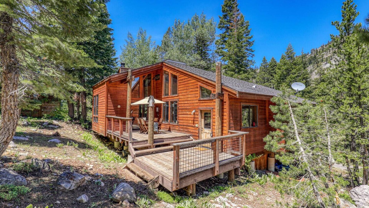 Alpine Meadows House | Alpine Escape by Tahoe Getaways - Palisades Ski Shuttle to Slopes