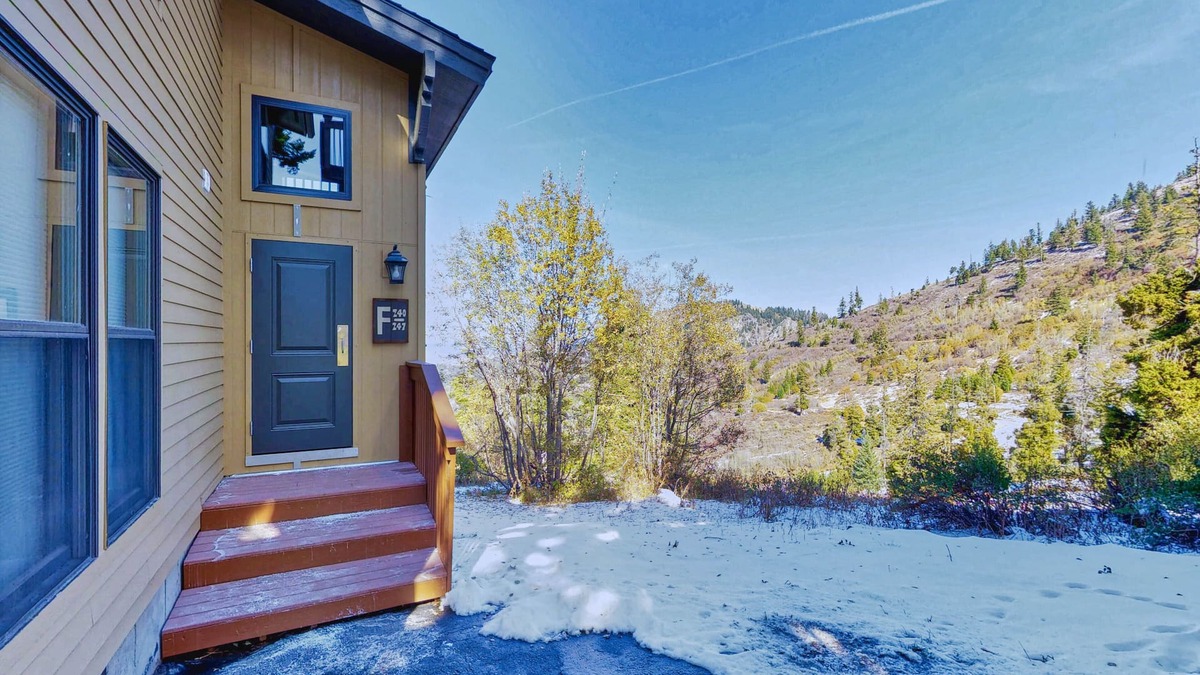 Boise Condo | Alpine getaway with easy hiking & ski-in/ski-out access