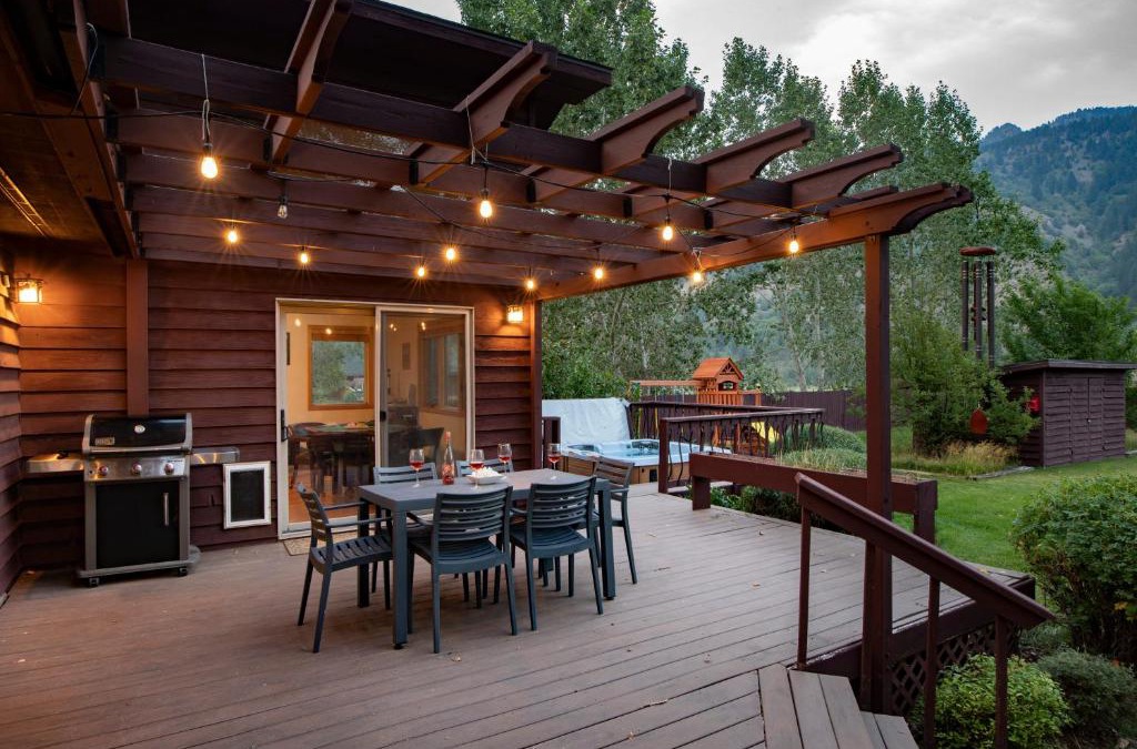 Alpine House | Alpine Highmark by KABINO Hot Tub Fire Pit Fully Fenced Backyard WiFi