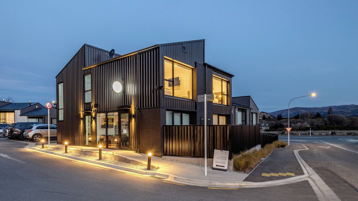 Albert Town Apartment | Alpine Junction Townhouse Apartments