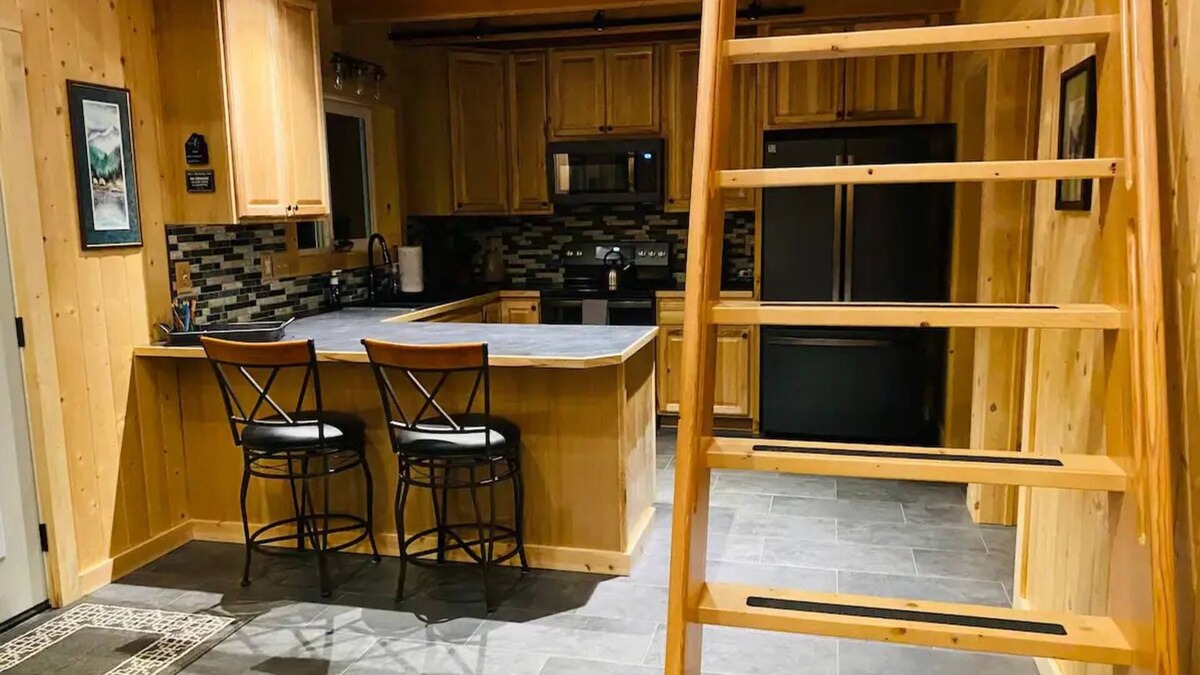 Fritz Creek Cabin | Alpine Meadows Cabinnn