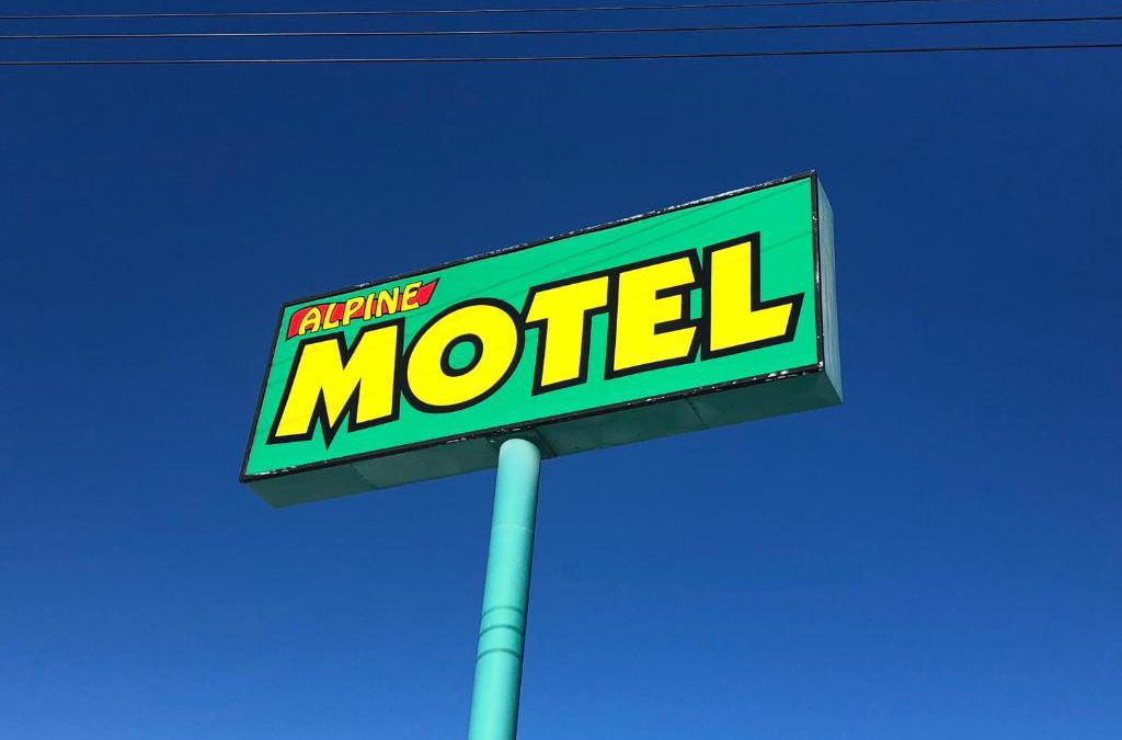 Rocky Mountain House Hotel | Alpine motel
