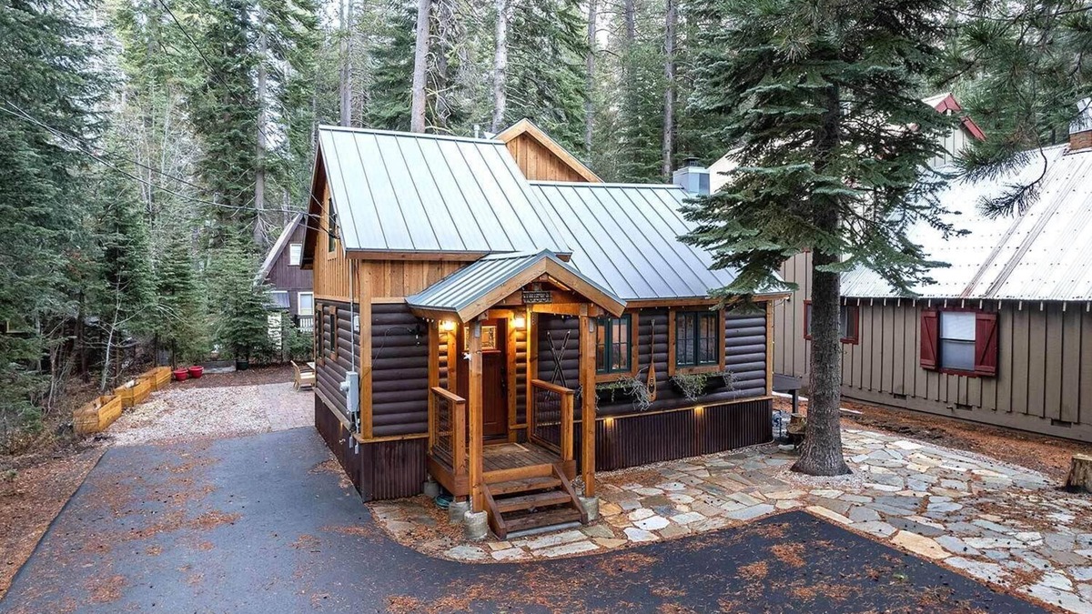 Donner Lake Woods Cabin | Alpine Retreat - Donner Lake - Walk to West End Beach