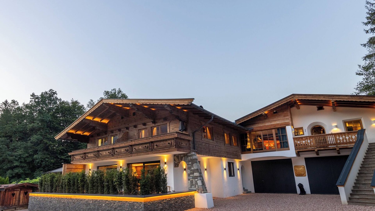 Kitzbuehel Apartment | Alpine retreat: mountain magic in Kitzbühel