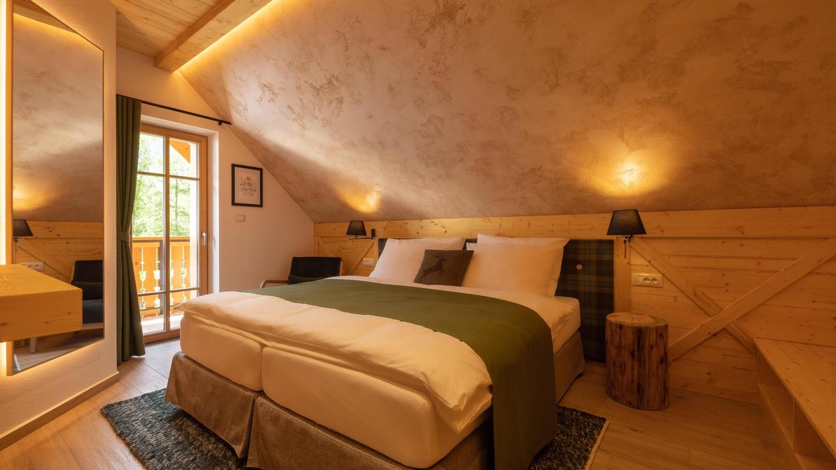 Ukanc Ski Chalet | Alpine SPA Chalet with Sauna & Fireplace at Lake Bohinj