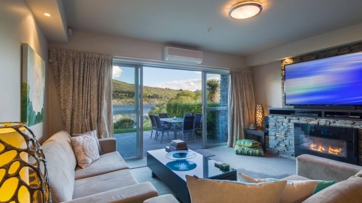 Queenstown House | Alpine Village Lakefront Apartment