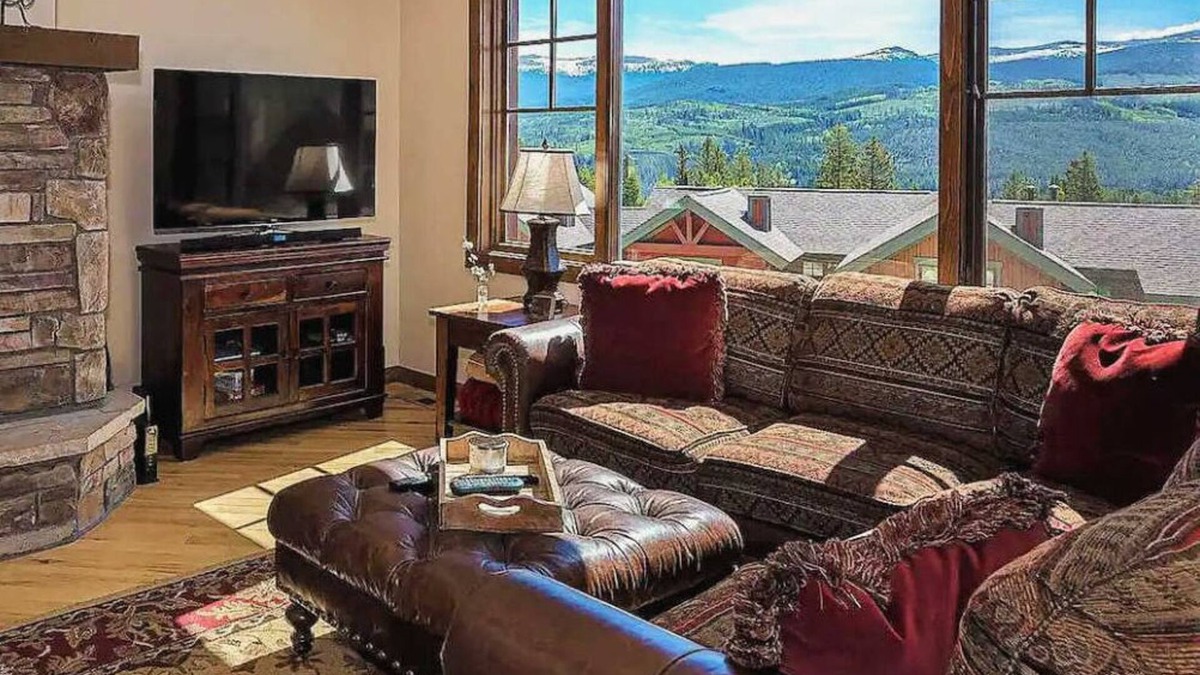 Bear Crossing House | Alpine Vista Lodge | Sleeps 8 | Steps to Trails
