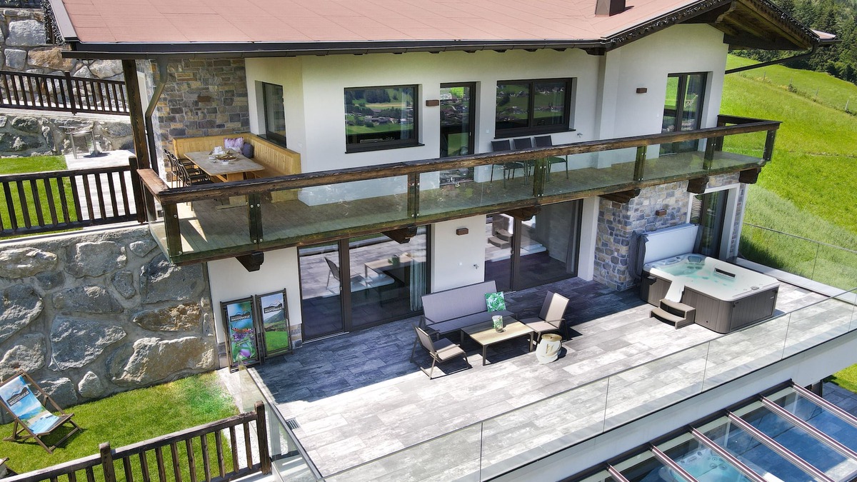 Emberg Ski Chalet | Alpinloft Goldsun - SKI in/SKI out, Sauna-Jacuzzi - by "wachterhof"