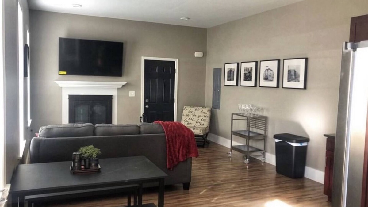 Lancaster Apartment | Al’s Apartment