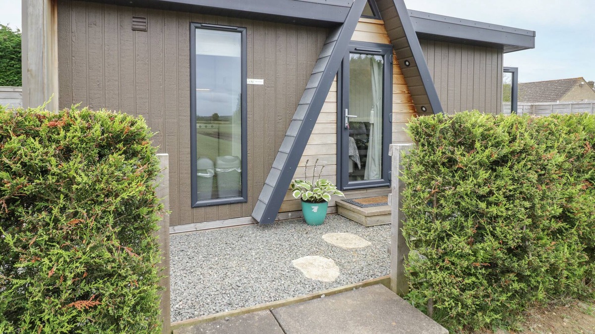 Bretforton Cottage | ALSTROEMERIA, romantic, character holiday cottage in Bretforton