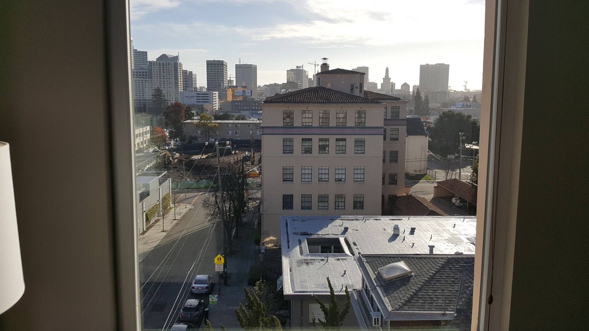 Pill Hill Apartment | Alta Bates Summit Medical Center Oakland California