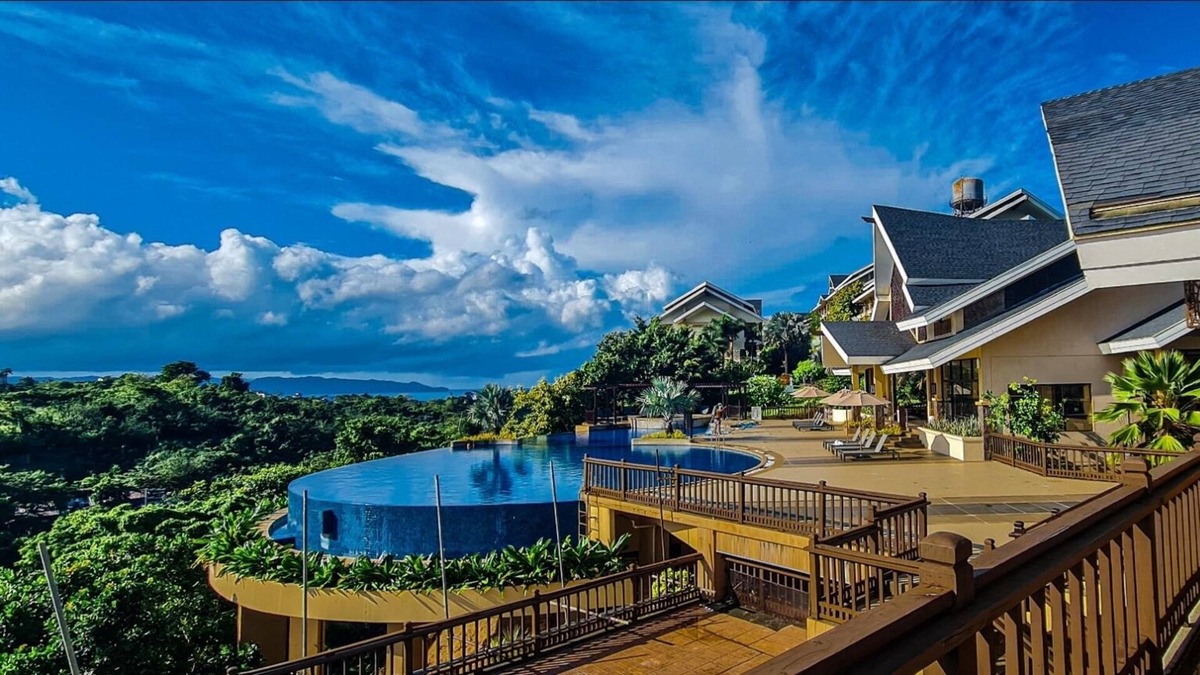 Yapak Apartment | Alta Vista De Boracay Spacious & Cozy Condo Loft
